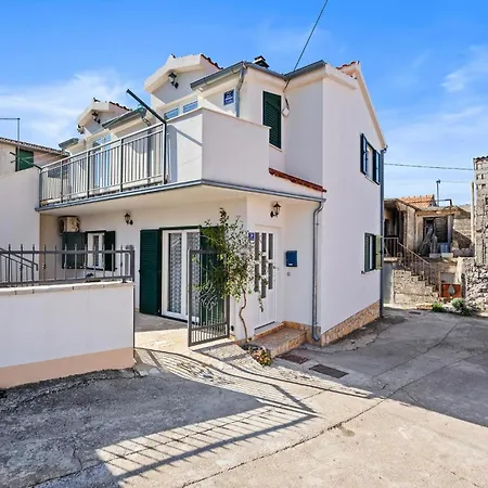 2 Bedroom Gorgeous In *