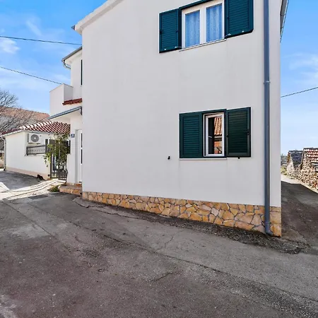 2 Bedroom Gorgeous In * Vezac