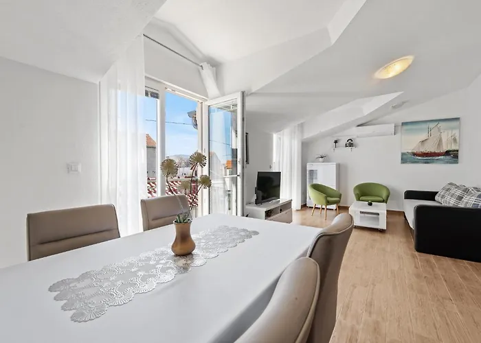 2 Bedroom Gorgeous In Apartman Vezac