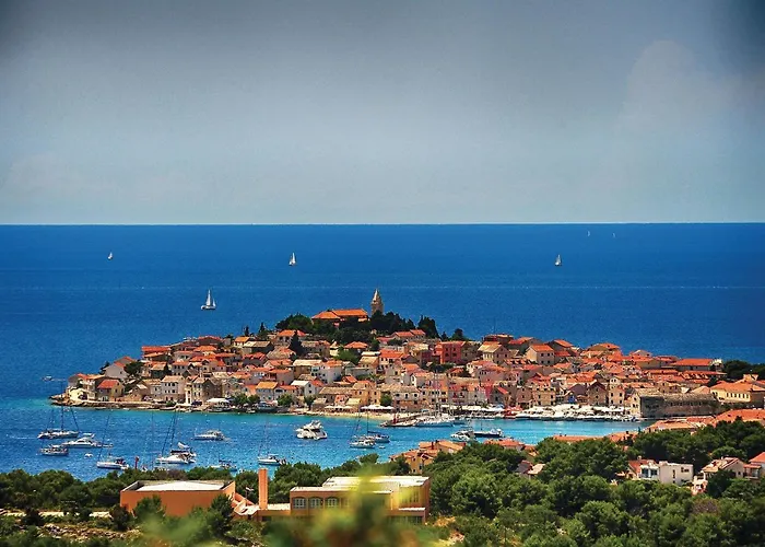 2 Bedroom Gorgeous In דירה *